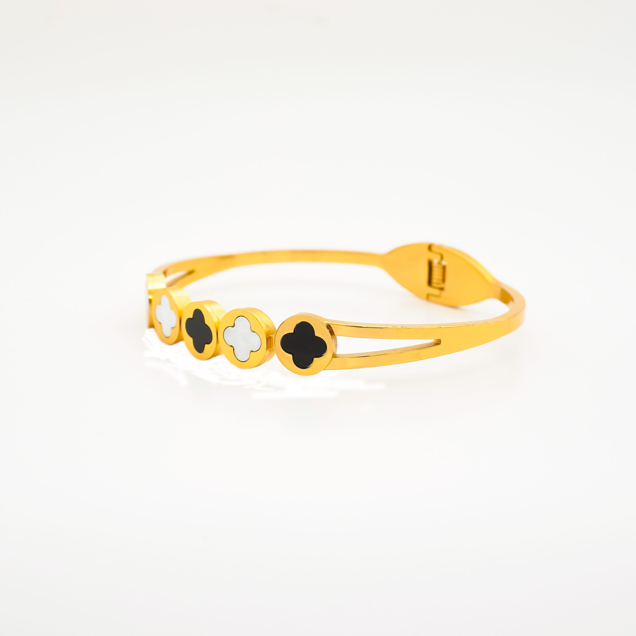 Elegant Anti Tarnish Bracelet with Black and White Enamel Accents - Image 4